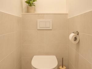 Prodej bytu 2+1, Praha - Suchdol, Kamýcká, 48 m2