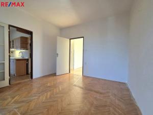 Prodej bytu 2+1, Praha - Suchdol, Kamýcká, 48 m2