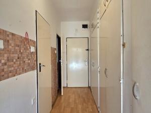 Prodej bytu 2+1, Praha - Suchdol, Kamýcká, 48 m2