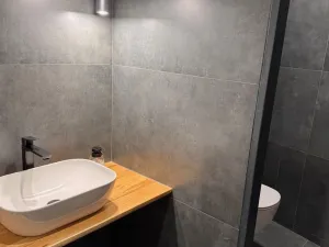 Pronájem obchodního prostoru, Jablonec nad Nisou, Komenského, 19 m2