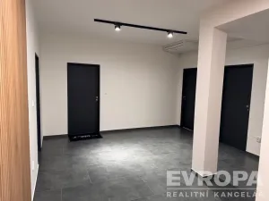 Pronájem obchodního prostoru, Jablonec nad Nisou, Komenského, 19 m2