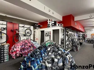 Pronájem obchodního prostoru, Praha - Kobylisy, Střelničná, 418 m2