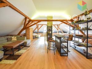 Pronájem atypického bytu, Beroun, Lidická, 200 m2