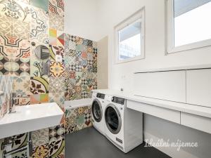 Pronájem bytu 2+kk, Praha - Michle, Novobohdalecká, 74 m2