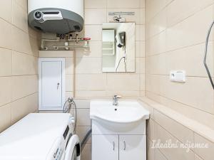 Pronájem bytu 1+kk, Praha - Libeň, Na Rokytce, 25 m2