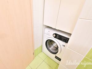 Pronájem bytu 2+1, Brno, Opálkova, 64 m2