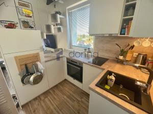 Pronájem bytu 1+kk, Praha, Zbuzanská, 30 m2