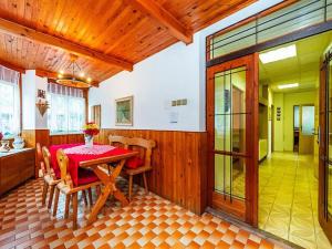 Prodej rodinného domu, Měchenice, M. J. Hurta, 230 m2