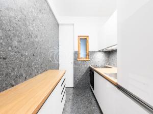 Pronájem bytu 1+kk, Praha - Holešovice, Komunardů, 34 m2