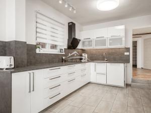 Prodej komerční nemovitosti, Šimanov, 480 m2