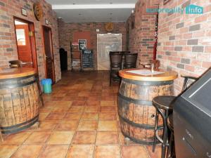 Pronájem restaurace, Praha, Toužimská, 310 m2