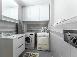 Pronájem bytu 3+kk, Praha - Břevnov, Šlikova, 110 m2