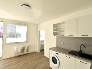 Pronájem bytu 2+kk, Praha - Krč, Bernolákova, 41 m2