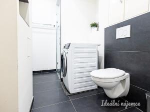 Pronájem bytu 2+kk, Praha - Holešovice, Na Maninách, 47 m2