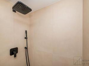 Prodej bytu 2+kk, Praha - Kobylisy, Třeboradická, 48 m2