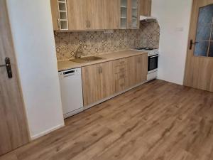 Pronájem bytu 2+1, Praha - Vinohrady, náměstí Jiřího z Lobkovic, 70 m2