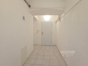 Pronájem kanceláře, Praha - Holešovice, Kamenická, 42 m2