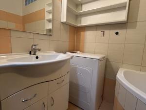 Pronájem bytu 2+kk, Ostrava, Španielova, 55 m2