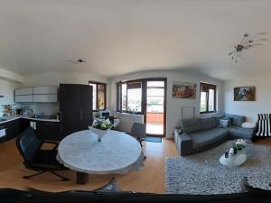 Pronájem bytu 3+kk, Praha - Hostivař, Vladycká, 69 m2