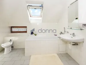 Pronájem rodinného domu, Praha, Nad šejdrem, 252 m2