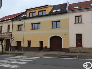 Pronájem obchodního prostoru, Mladá Vožice, Husovo náměstí, 50 m2