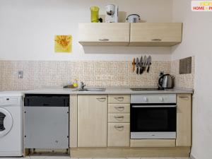 Prodej bytu 2+1, Karlovy Vary, Zeyerova, 52 m2