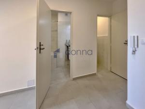 Pronájem bytu 2+kk, Praha - Vinohrady, Šrobárova, 47 m2