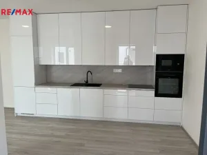 Prodej bytu 2+kk, Zlín, Tyršovo nábřeží, 66 m2