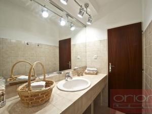 Pronájem rodinného domu, Praha - Kunratice, Ke hrádku, 417 m2