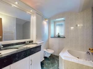 Prodej rodinného domu, Loket, 261 m2