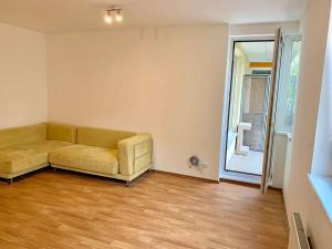 Prodej bytu 2+kk, Praha - Troja, Hnězdenská, 48 m2