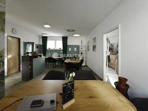 Pronájem obchodního prostoru, Strakonice, Bezděkovská, 194 m2