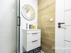 Pronájem bytu 1+kk, Praha - Hlubočepy, Pod Žvahovem, 28 m2