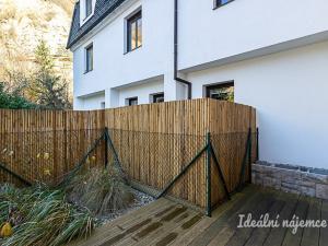 Pronájem bytu 1+kk, Praha - Hlubočepy, Pod Žvahovem, 28 m2