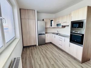 Pronájem bytu 3+1, Chrudim - Chrudim III, Obce Ležáků, 67 m2