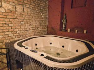 Pronájem obchodního prostoru, Praha - Žižkov, Čajkovského, 200 m2