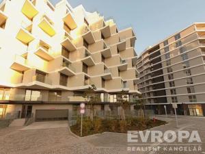 Pronájem garážového stání, Praha - Strašnice, Ramonova, 16 m2