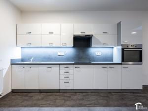 Pronájem bytu 2+kk, Pardubice - Zelené Předměstí, Sladkovského, 90 m2