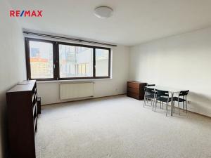 Pronájem bytu 1+kk, Praha - Holešovice, Osadní, 33 m2