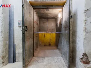 Prodej výrobních prostor, Karlovy Vary - Rybáře, Sokolovská, 1766 m2