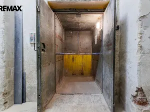 Prodej výrobních prostor, Karlovy Vary - Rybáře, Sokolovská, 1766 m2