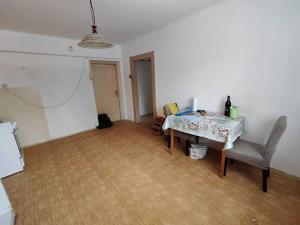 Prodej bytu 3+1, Ostrov, Seifertova, 60 m2