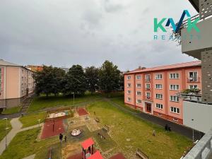 Pronájem bytu 1+kk, Ostrov, Myslbekova, 33 m2