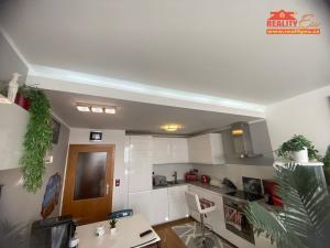 Prodej bytu 2+kk, Praha - Uhříněves, Nové náměstí, 57 m2