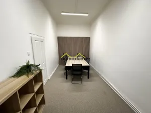 Pronájem kanceláře, Praha, Pernerova, 88 m2