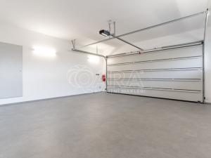 Pronájem bytu 6+kk a větší, Vestec, V Lukách, 313 m2