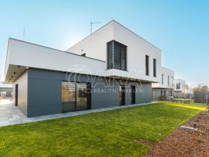 Pronájem bytu 6+kk a větší, Vestec, V Lukách, 313 m2