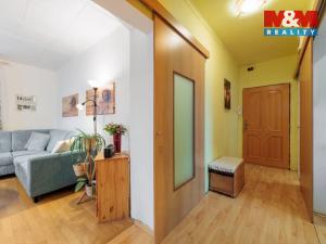 Prodej bytu 2+1, Karlovy Vary - Bohatice, Na Výšině, 45 m2