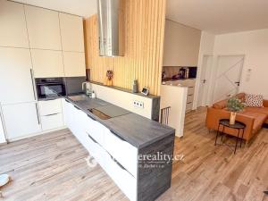 Prodej bytu 4+kk, Hluboké Mašůvky, 89 m2