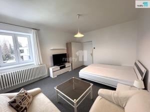 Pronájem bytu 1+1, Praha - Kobylisy, Zlonínská, 49 m2